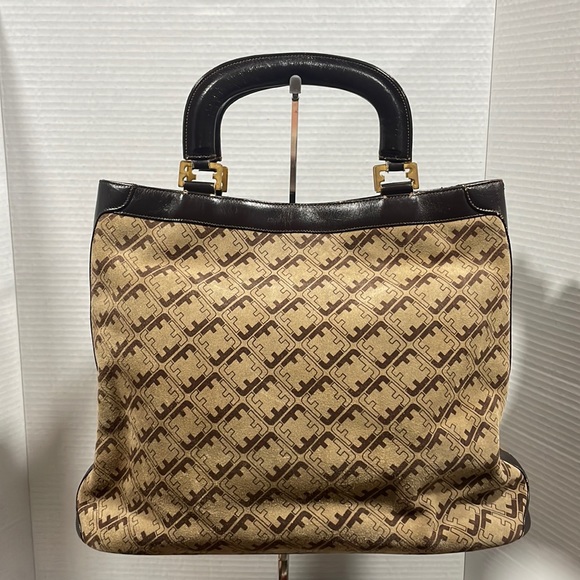 Salvatore Ferragamo bag. This bag is in great condition - Picture 1 of 7